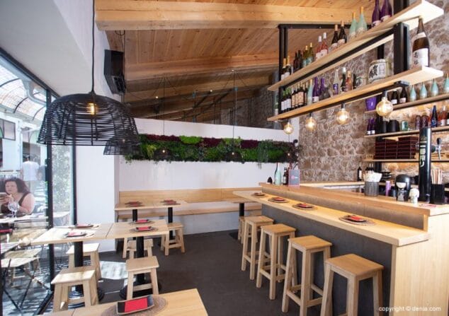 interior de un restaurante en denia