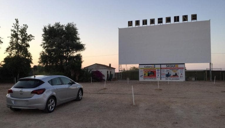 Pantalla del autocine Drive In