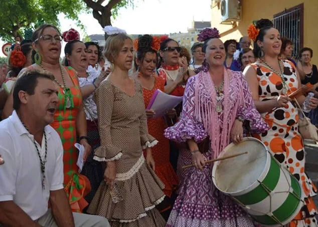 Imagen: Romeros cantando a la Virgen del Rocío