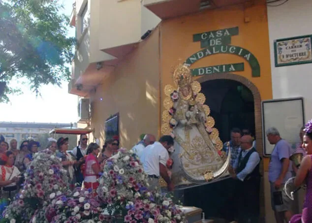 Imagen: Salida de la Virgen del Rocío para la Romería dianense