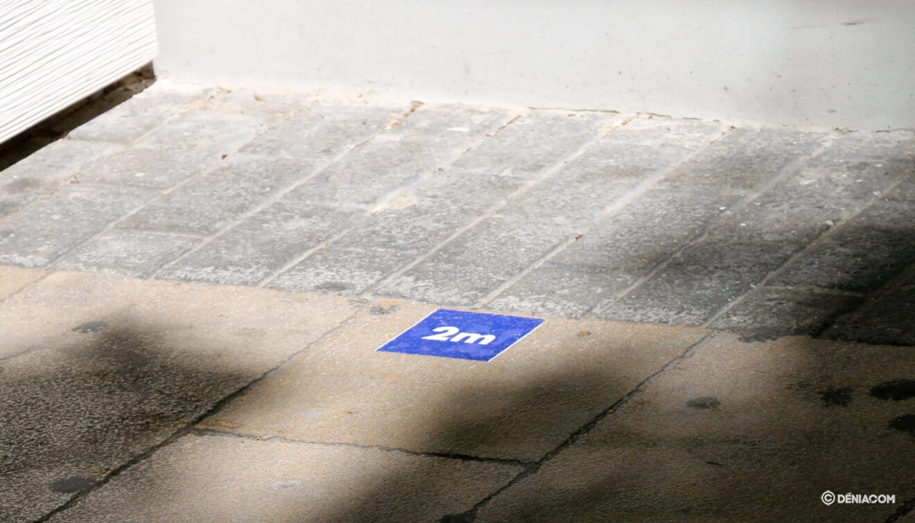 Señalizacion de distancia de seguridad en Marqués de Campo