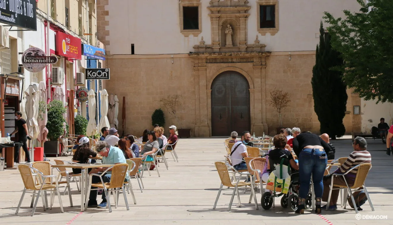 Terraza en la plaza del Convent