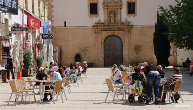 Imagen: Terraza en la plaza del Convent