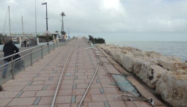 barandilla del paseo de marina de denia