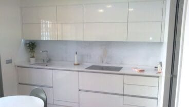 Cocina en blanco – Hermanos Camino