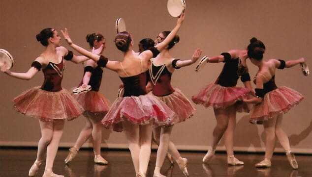 Imagen: Alumnas de Escola de Dansa Mª Ángeles Signes