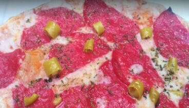 Detalle de ingredientes en una pizza – Sandunga 52