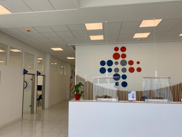 Imagen: Entrada Policlínica Glorieta