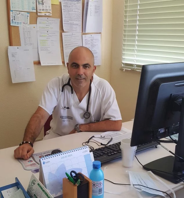 Imagen: Manuel Vallalta, médico internista del Hospital de Atención a Crónicos y Larga Estancia de La Pedrera