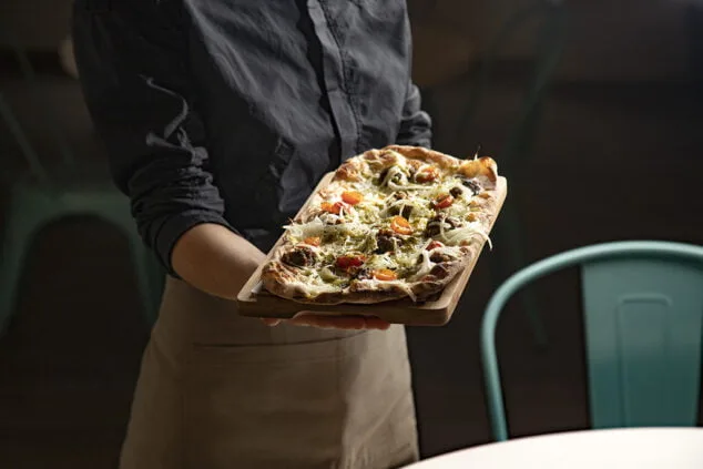 Masa madre y harina ecológica: el secreto para una pizza saludable y nutritiva 3 Imagen: Pizzas para llevar en Dénia - DOA