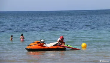 Socorrista en moto de agua