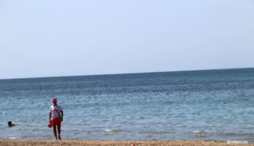 Socorrista patrullando en Dénia