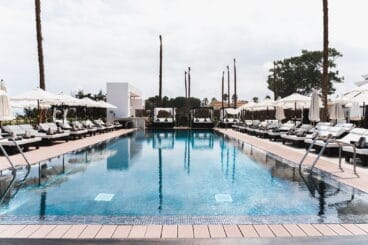 Vista general de la piscina de Purobeach Dénia
