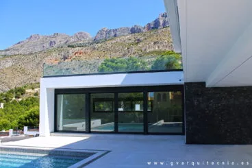 Zona sombreada al lado de la piscina – GV Arquitencnia