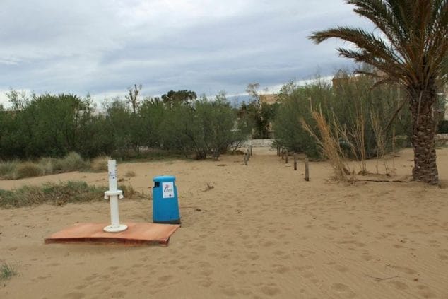 Imagen: Actuación en reparación de los lavapiés en las playas de Dénia