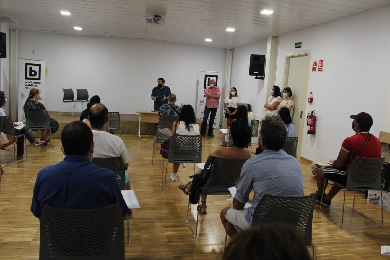 Auxiliares COVID-19 en la reunión informativa