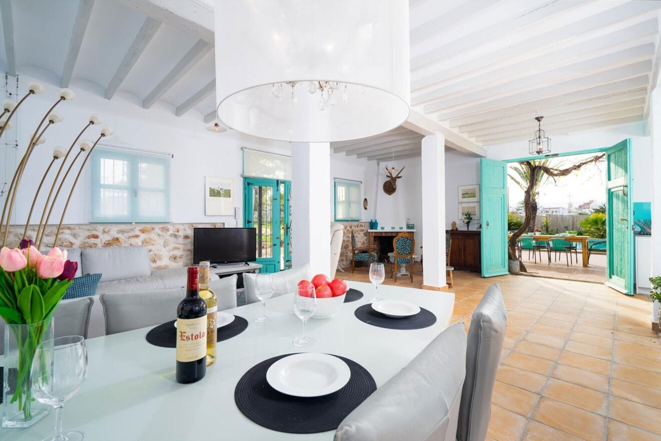 Comedor de una casa de vacaciones para seis personas en Dénia - Aguila Rent a Villa