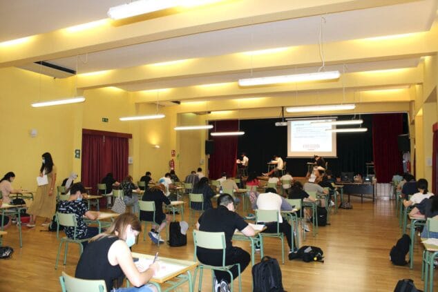 Imagen: Exámenes en el CA UNED de Dénia
