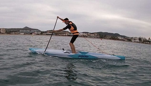 Stand Up Paddle y juventud: un tándem perfecto 3 Imagen: Hugo Irigoyen remando sobre su tabla