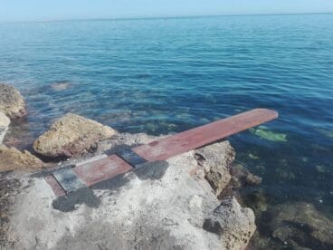 nuevo trampolin instalado en la cala de denia