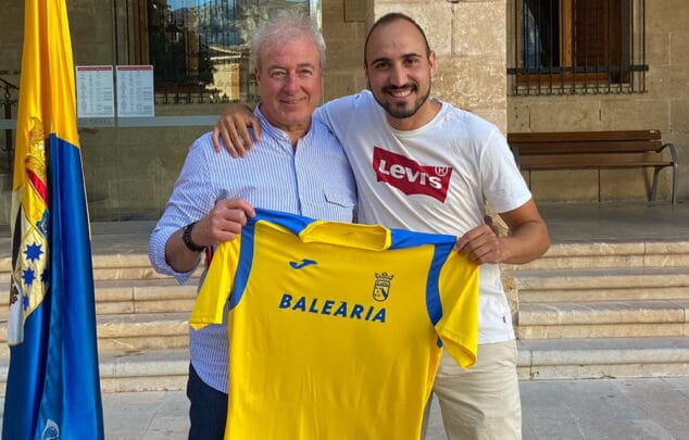 El goleador Panucci se confirma como el primer fichaje del CD Dénia 1 Imagen: Panucci junto a Toni Lledó