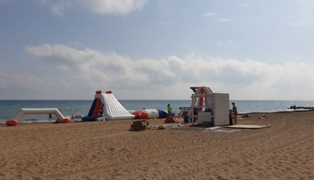 Imagen: Parque acuático instalándose en Les Marines pese a la crisis