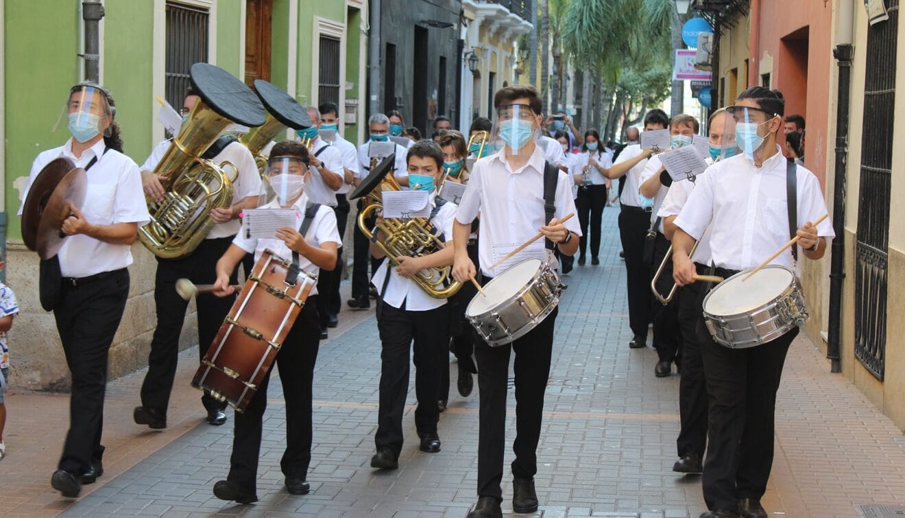Pasacalles de la Agrupación Artística Musical 02