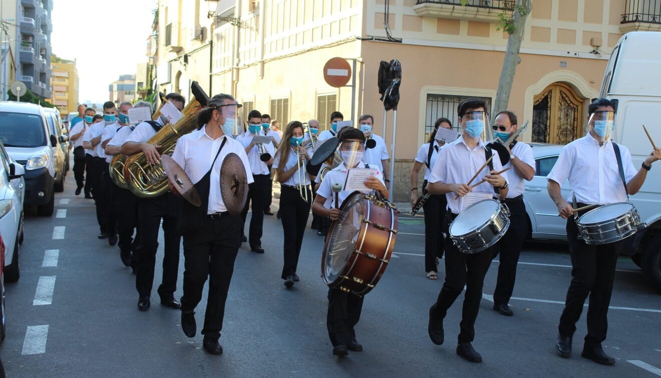 Pasacalles de la Agrupación Artística Musical 08