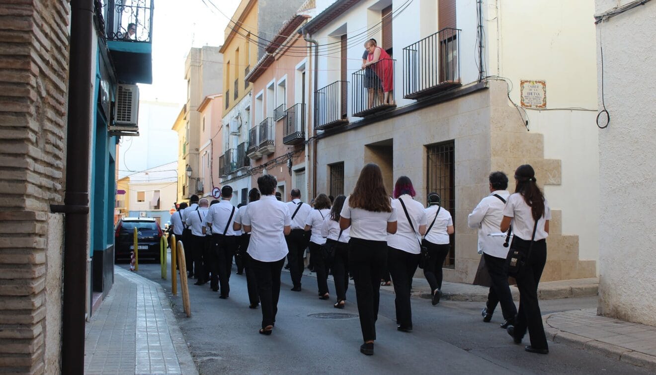 Pasacalles de la Agrupación Artística Musical