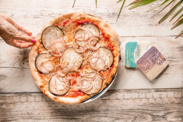 ¿Sabías que Restaurante Ammos se prepara para convertirse en franquicia? Tu lugar de referencia lleva la esencia mediterránea por el mundo 2 Imagen: Pizza en Restaurante Ammos