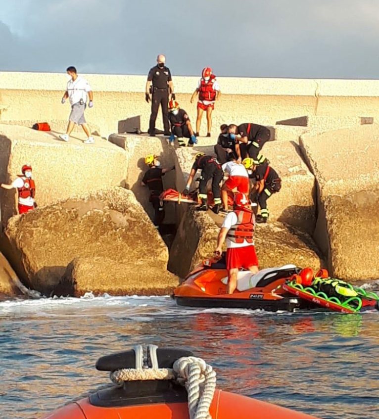Rescue in the jetty of Dénia