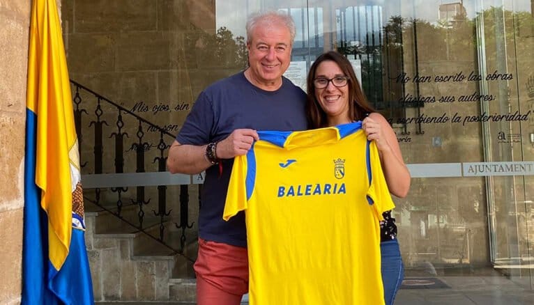 Toni Lledó junto a la psicologa Maissa Palú
