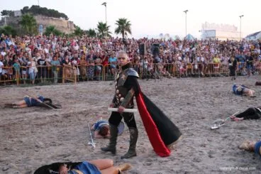Cientos de personas presencian el Desembarco moro de 2019