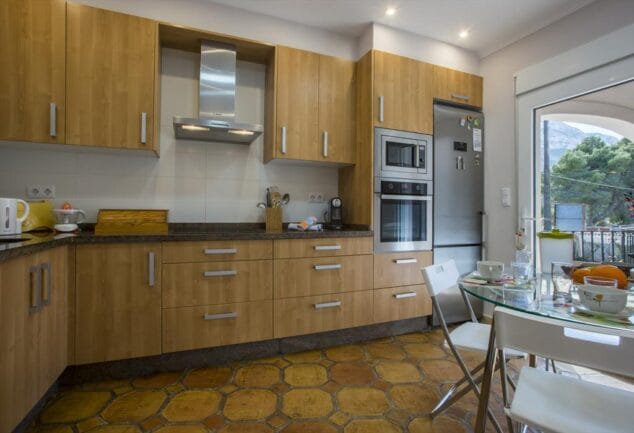 cocina casa denia aguilar rent a villa