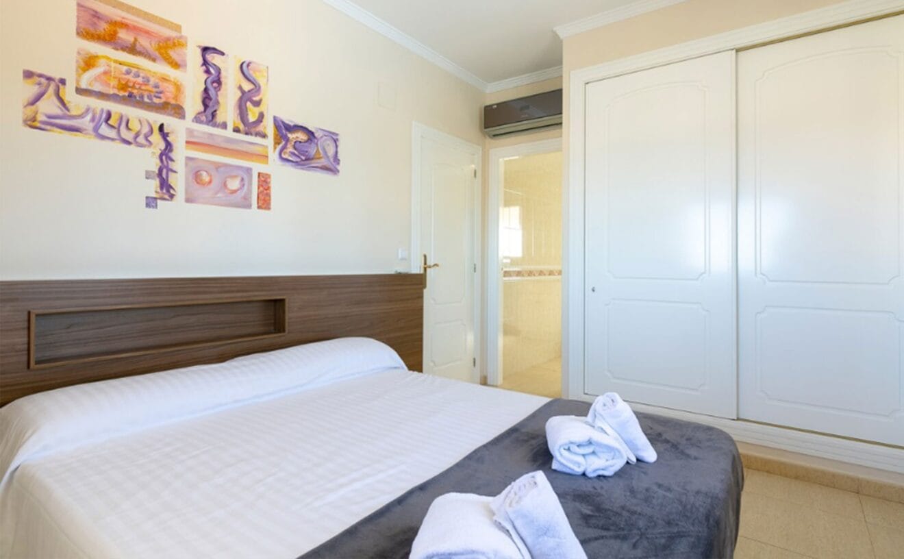 Dormitorio en una casa de vacaciones en Dénia - Quality Rent a Villaitorio-casa-vacaciones-denia-para-seis-personas-quality-rent-a-villa