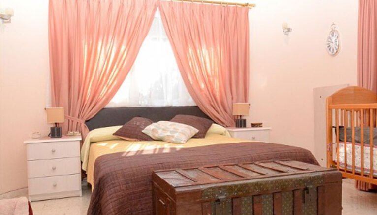 Dormitorio de un chalet en venta en Dénia - Euroholding