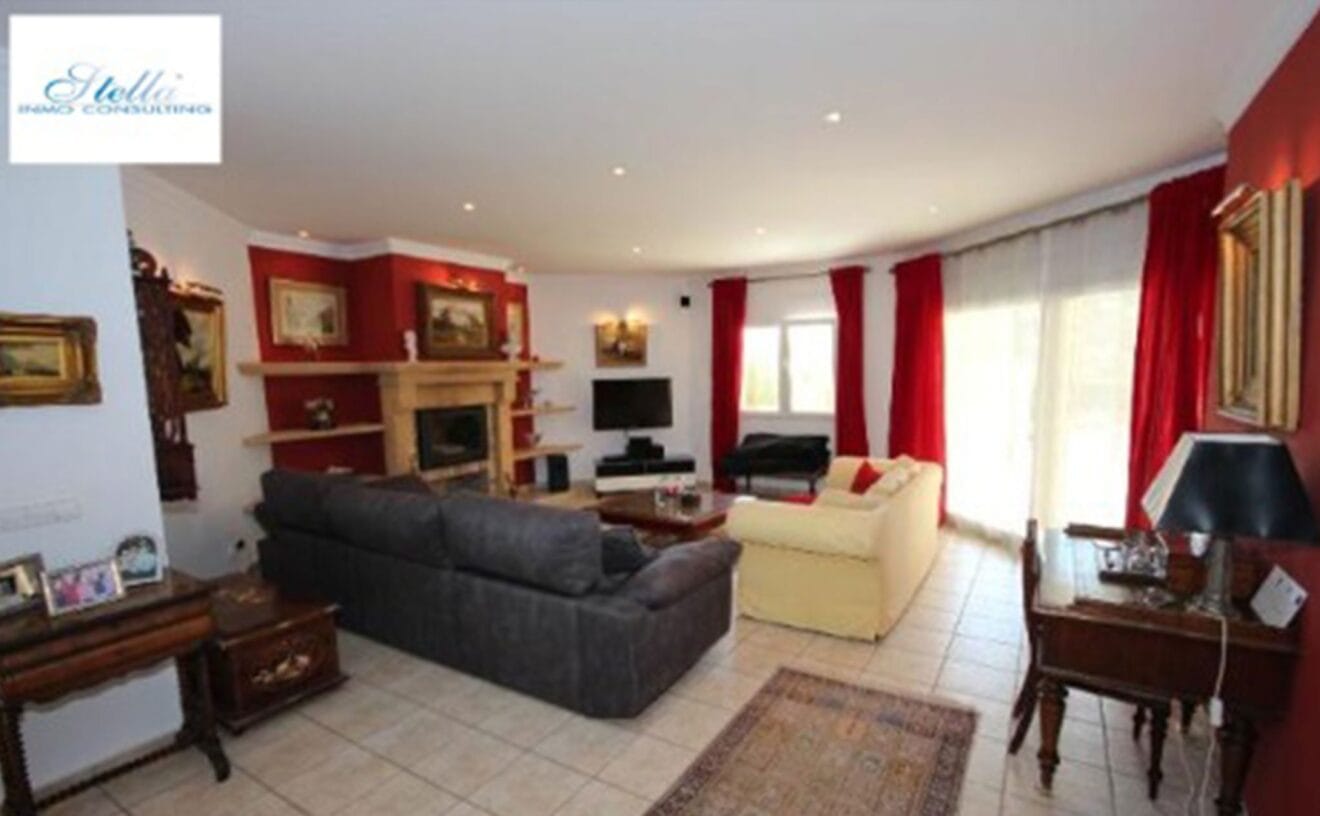 Gran salón en una casa de campo a la venta en Llíber - Stella Inmo Consulting