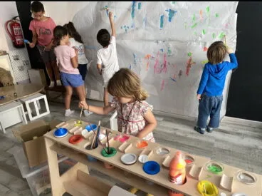 nincc83os con pintura mural escolanova