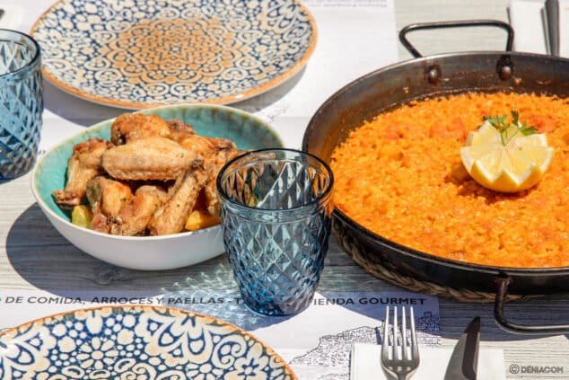 paella y alitas arrozes