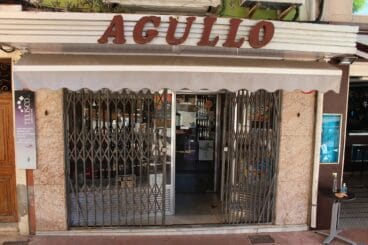 Pastelería Agulló, cerrada desde finales de 2019
