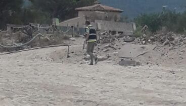 tedax comprobando el explosivo