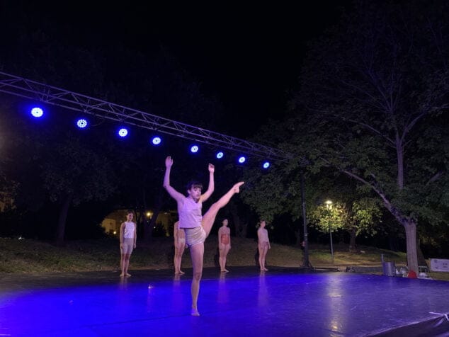 El festival ‘Dansant a la Marina’ conquista Torrecremada 2 actuacion en el festival dansant la marina 02