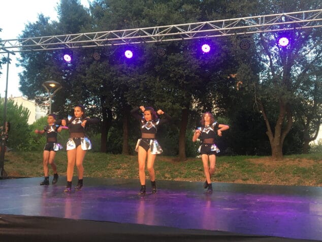 El festival ‘Dansant a la Marina’ conquista Torrecremada 3 actuacion en el festival dansant la marina 03