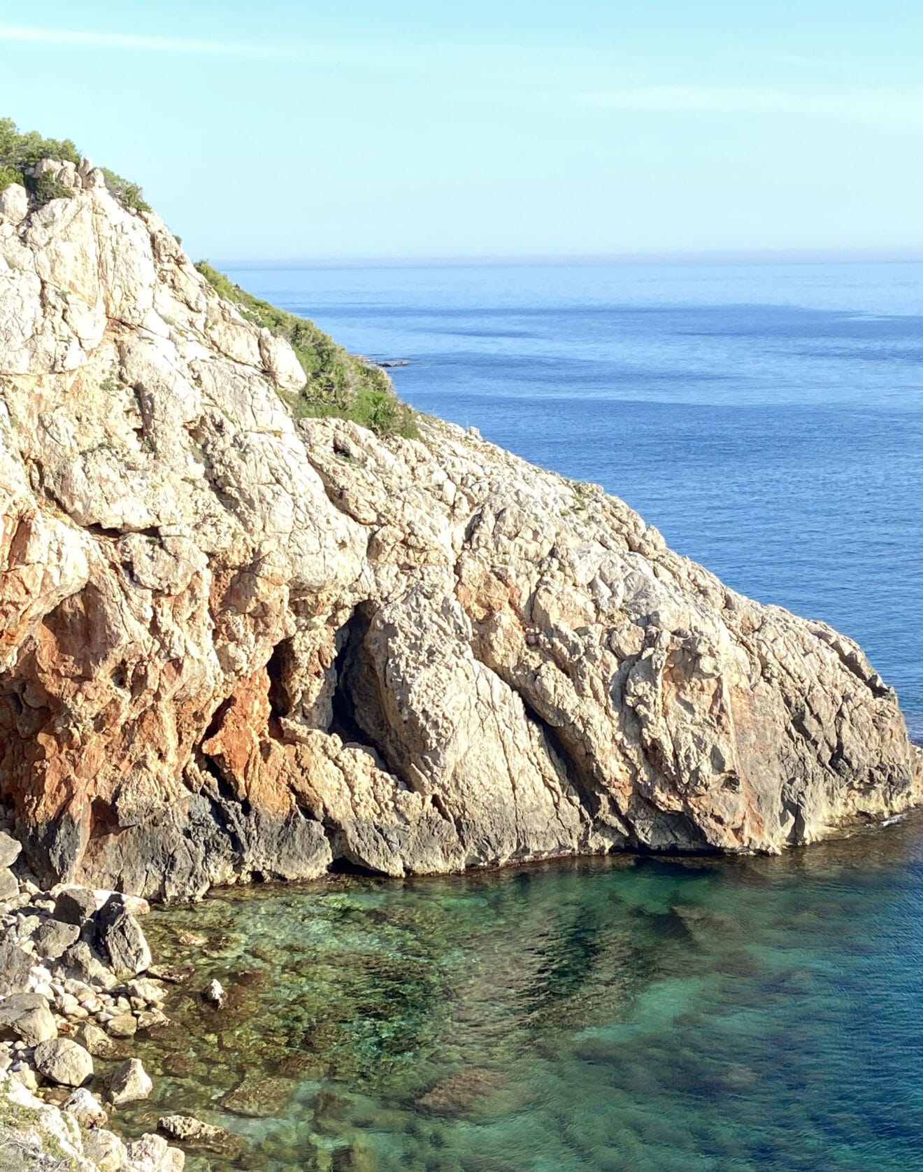 Cala alrededor de la Cova Tallada