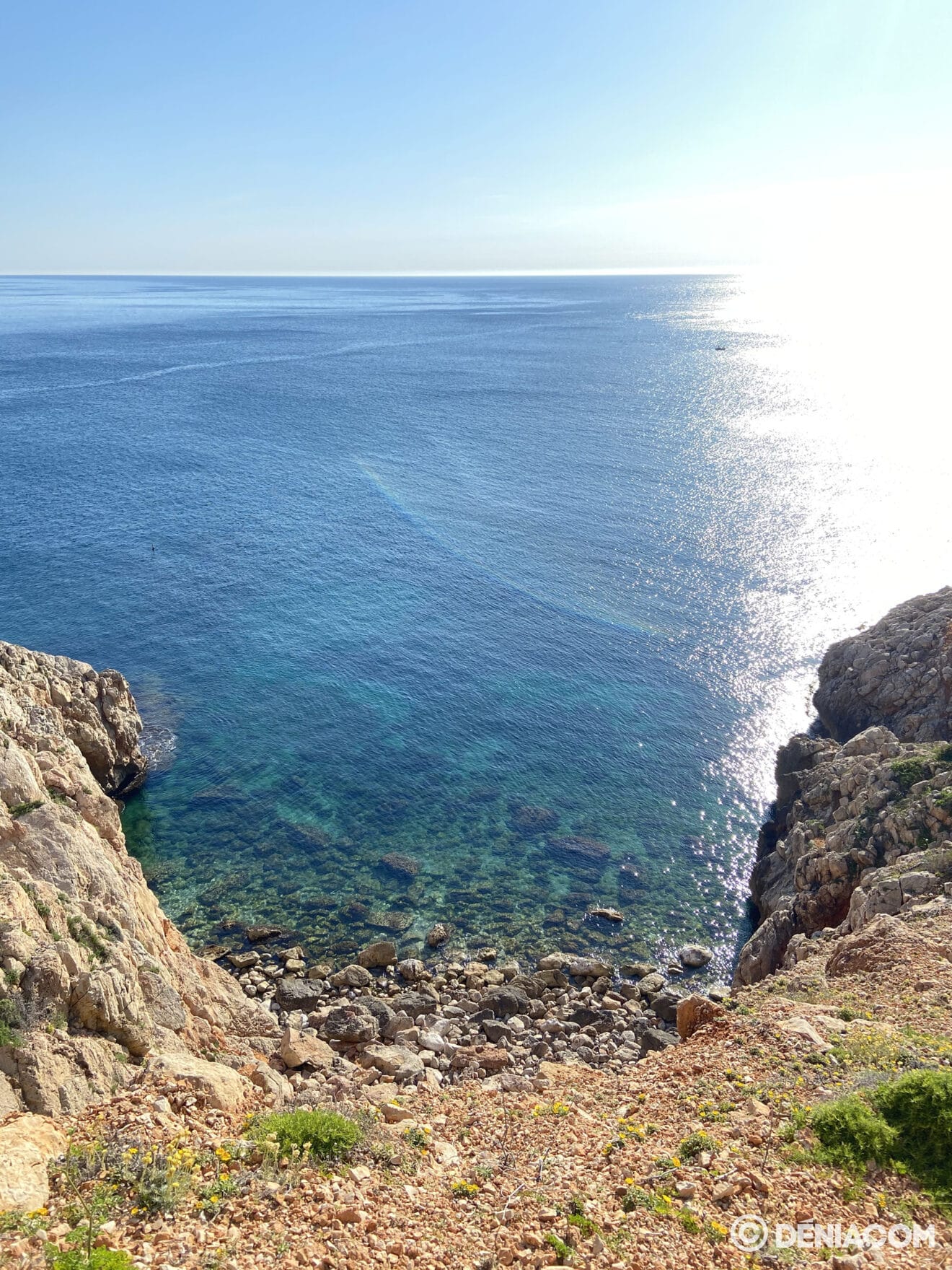 Cala en el sendero de acceso a la Cova Tallada