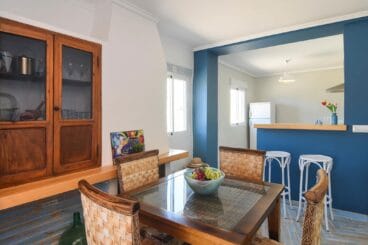 Comedor y cocina americana una casa de alquiler en Dénia – Aguila Rent a Villa