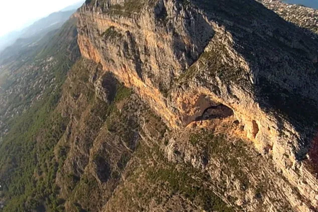 Imagen: Vista de la Cova Ampla