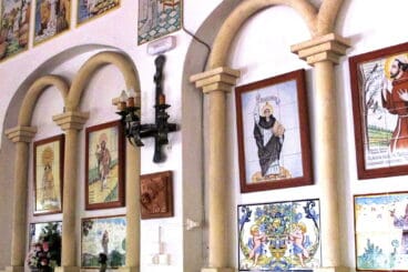 Detalle del interior de la ermita del Pare Pere | Imagen: Tino Calvo