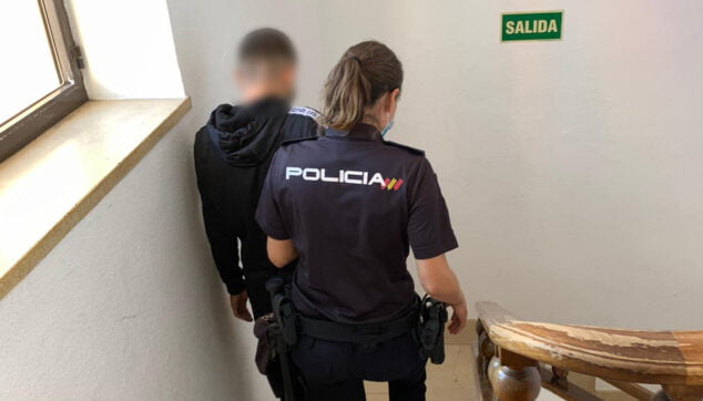 Image: Detention of the young man in Dénia