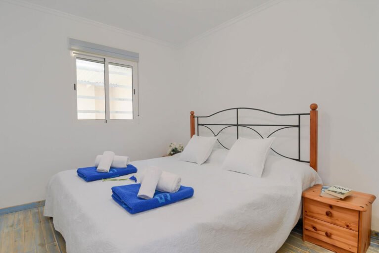 Dormitorio principal de una casa de alquiler en Dénia - Aguila Rent a Villa